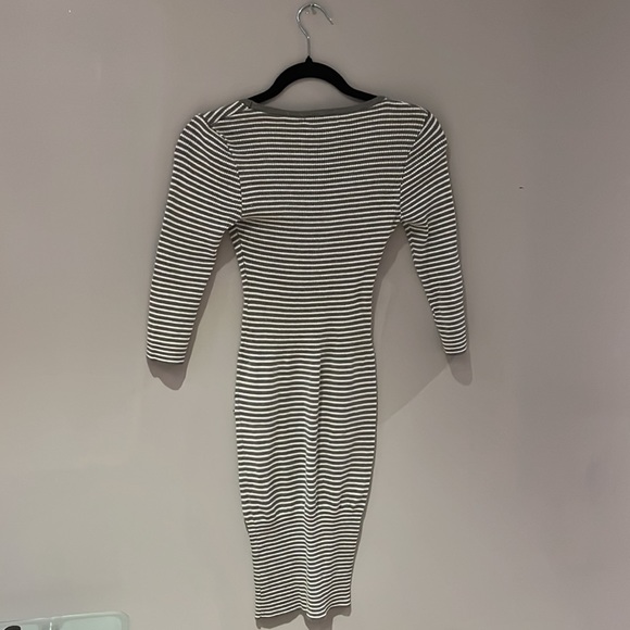 Dress - Picture 3 of 6